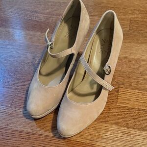 Naturalizer Women's Beige Mary Jane Heels